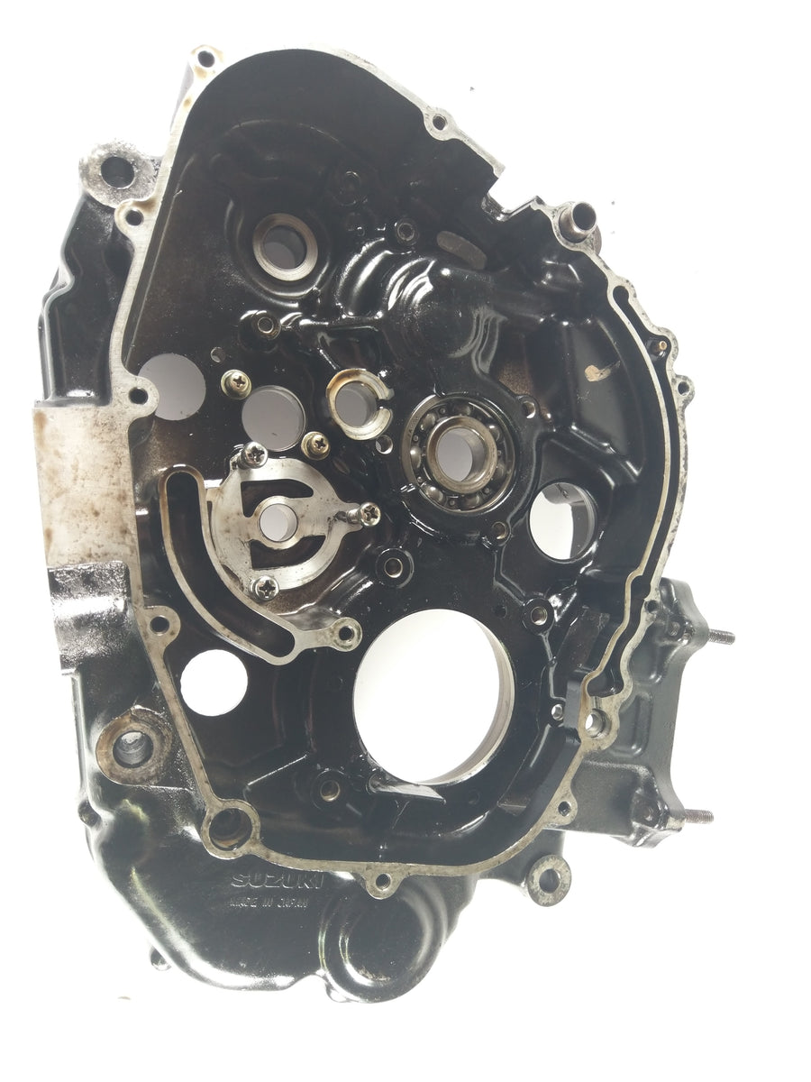 Suzuki DR 650 SP42B - Motor domy vpravo s bažinovým filtrem a vyvažovacím hřídelem