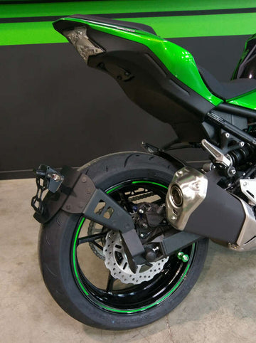 Kawasaki Z 900 [PŘÍSTUPOVÝ DESIGN] - držák SPZ ve výšce kol černá Kawasaki Z900