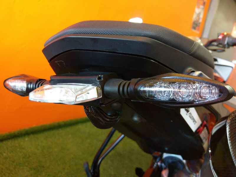 Ktm Duke 890 [PŘÍSTUPOVÝ DESIGN] - držák SPZ ve výšce kol černý KTM Duke 790/890