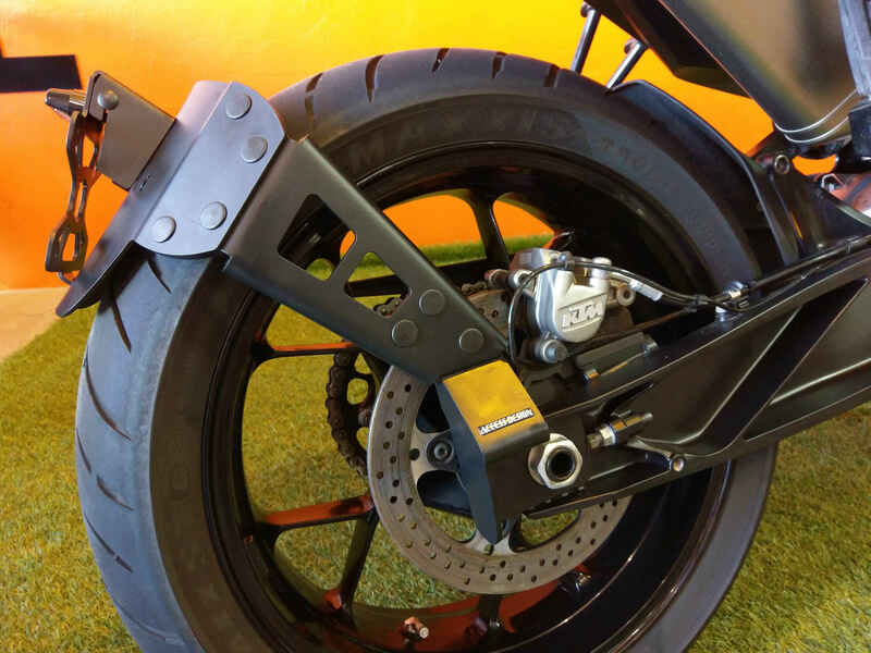 Ktm Duke 890 [PŘÍSTUPOVÝ DESIGN] - držák SPZ ve výšce kol černý KTM Duke 790/890