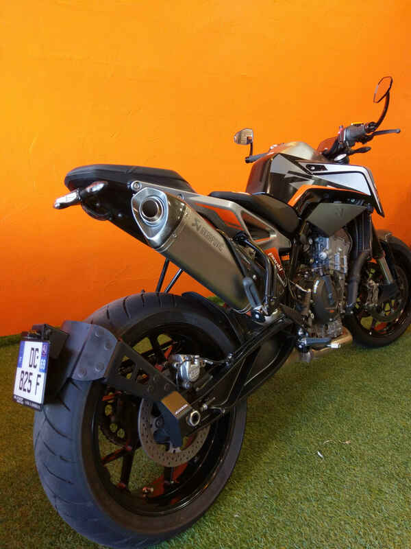 Ktm Duke 890 [PŘÍSTUPOVÝ DESIGN] - držák SPZ ve výšce kol černý KTM Duke 790/890