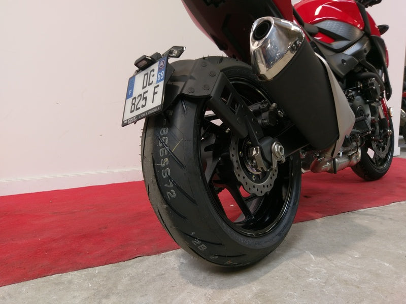 Suzuki Gsx-S 750 [Přístupový design] - držák SPZ ve výšce kol černá Suzuki GSX-S750