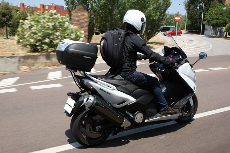 Yamaha T-Max 560 Tech Max [SHAD] - horní kufr SH40 černý 3kg 40L