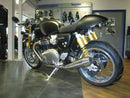 Triumph Thruxton 1200 [PŘÍSTUPOVÝ DESIGN] - držák SPZ podběh černý Triumph Thruxton 1200