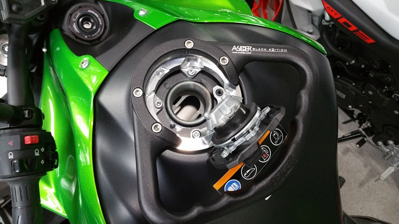 Kawasaki Ninja 1000 [A-SIDER] - Black Edition Rukojeť nádrže 4 šrouby černá Kawasaki