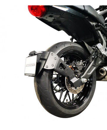Kawasaki Z 650 [PŘÍSTUPOVÝ DESIGN] - ''Wheel Fitted'' Držák SPZ - Černá Kawasaki Z650RS