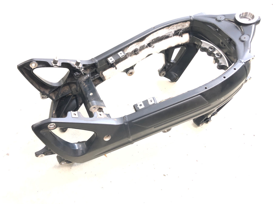 BMW F 800 ST [2006] - rám s papíry