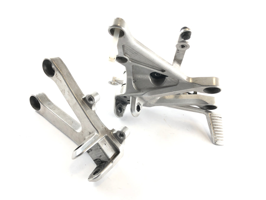 Honda CBR 1000 RR SC57 [2006] - Footrasts řidiče Footrest