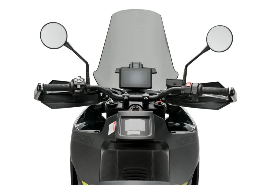 HUSQVARNA NORDEN 901 EXPEDITION [2025] – cestovní obrazovka – silně tónovaná