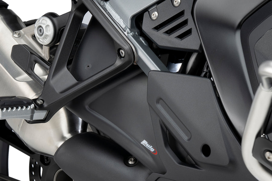BMW R 1300 GS ADVENTURE [2025] – spodní boční kapotáž – karbonový vzhled