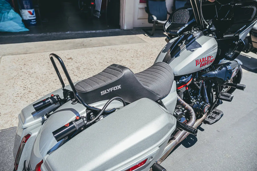 harley davidson touring [SLYFOX] – sedadlo v pravé poledne