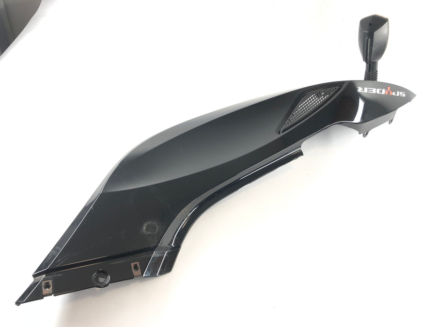 Can On The Spyder SM5 [2009] - Zadní opláštění vpravo pomocí signálů otočení