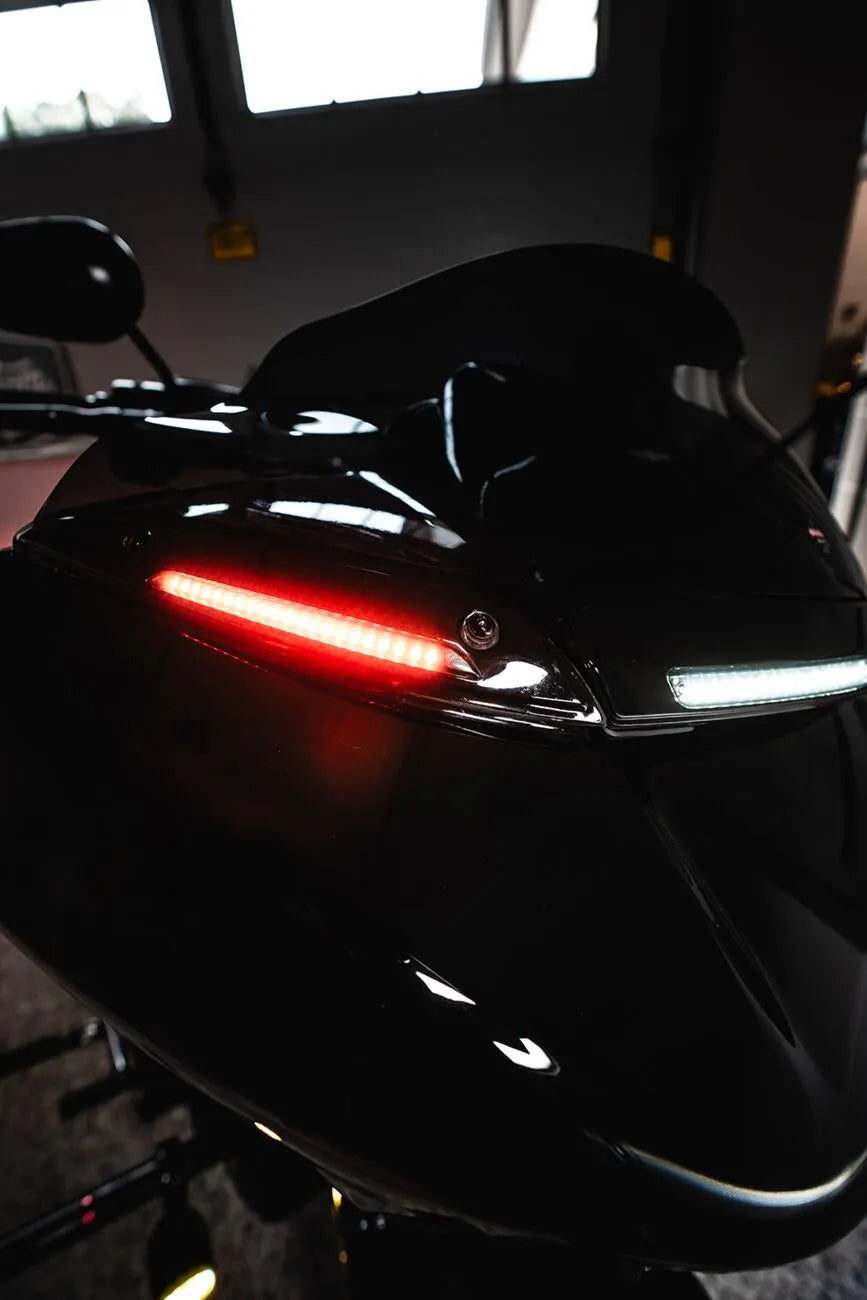 harley-davidson silniční klouzání [VLASTNÍ DYNAMIKA] - pásek čelního skla Genesis® 4 Dynamic LED Road Glide®