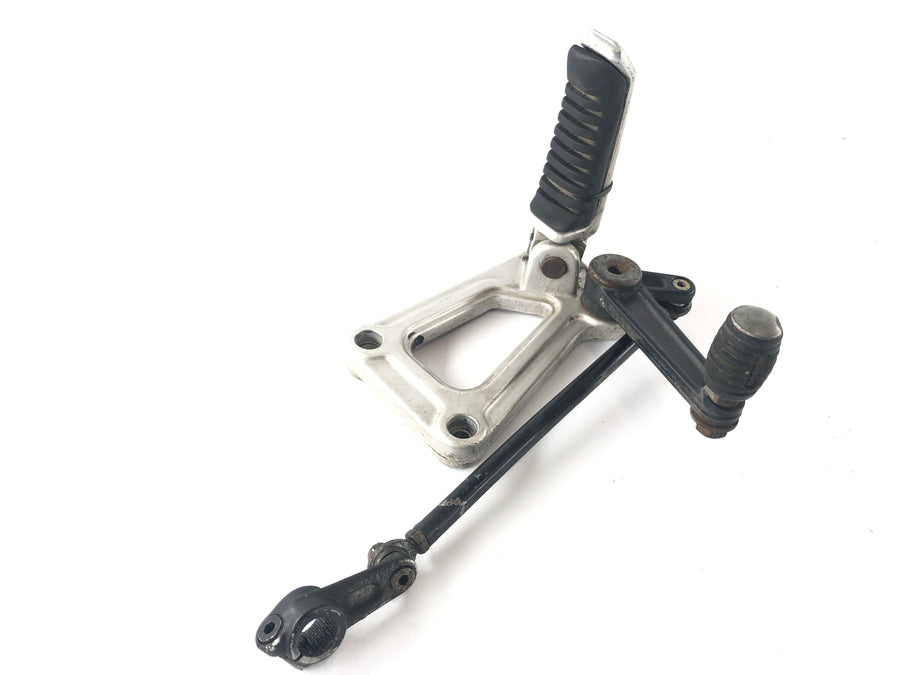 Ducati 900 SS [1992] - Footrest vlevo s nohou řidiče páky Gear