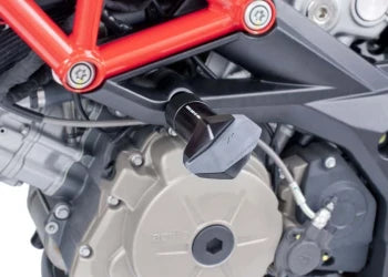 APRILIA SHIVER 900 [2020] – Adaptérová gumová podložka na nohy spolujezdce – černá