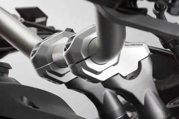 KTM 990 Adventure [2012-2013] - přemístění řídítek Ø 28 mm, výška 30 mm a 22 mm dozadu, verze LEH.00.039.23100/S - obrázek 2