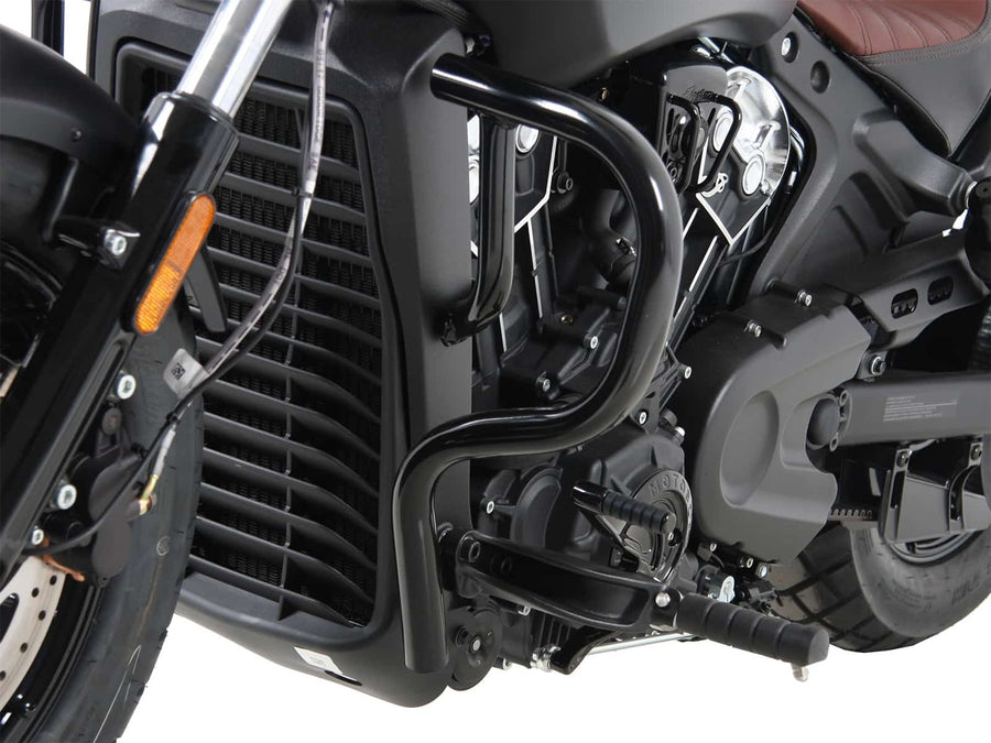 Indian Scout Bobber [2017-2024] - Perspektivní pohled na kryt motoru