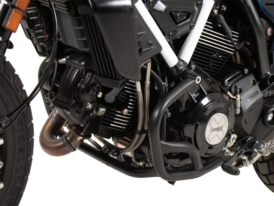 Ducati Scrambler 800 Nights [2023-2025] - Perspektivní pohled na kryt motoru