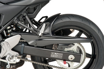 TRIUMPH BONNEVILLE T 120 BLACK [2025] - Kryt zadního kola | Karbonový vzhled | PUIG 5019C