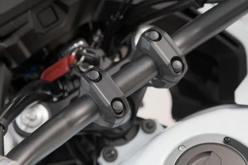 KTM 950 Supermoto [2008] - držák na řídítka Ø 28 mm, zvýšení 30 mm, verze LEH.00.039.24100.20/B - obrázek 2