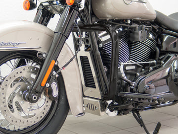 Harley Davidson Softail (Milwaukee - Eight 107/114) [2018] - ochranný bar, velká verze vyrobená z 38 mm trubice, černá