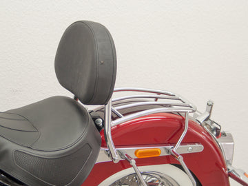 Harley Davidson Softail Deluxe (Milwaukee - Eight 107/114) [2018] - Driver Sissy Bar s velkým zaoblenými polštářky a zavazadlový stojan