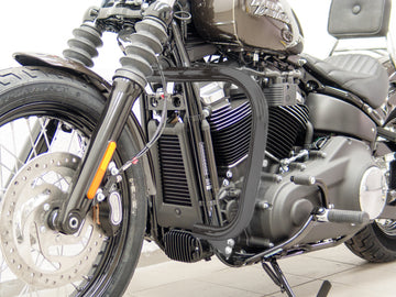 Harley Davidson Softail (Milwaukee - Eight 107/114) [2018] - ochranný bar, velká verze vyrobená z 38 mm trubice, kónického tvaru, černá