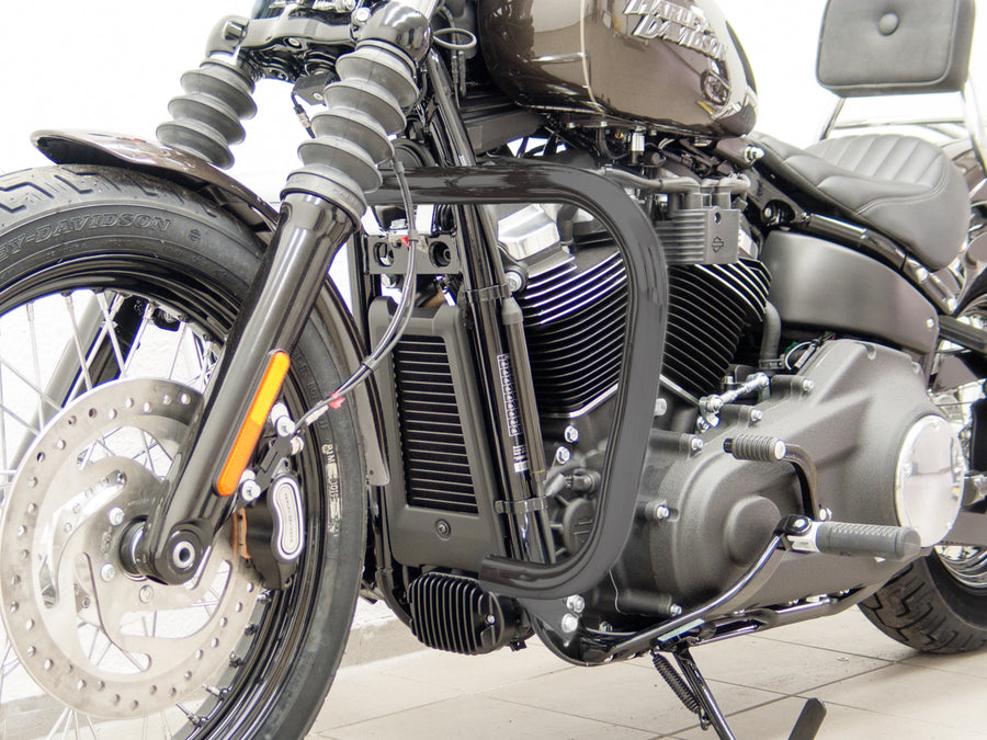 Harley Davidson Softail (Milwaukee - Eight 107/114) [2018] - ochranný bar, velká verze vyrobená z 38 mm trubice, kónického tvaru, černá