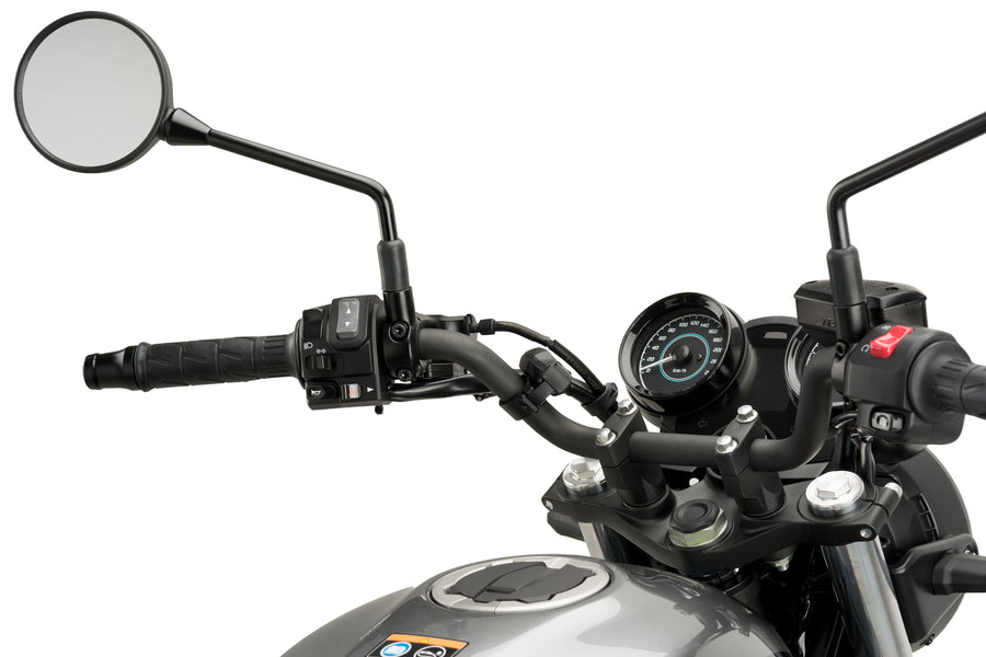 KTM RC 390 [2025] – nabíjecí zásuvka – černá