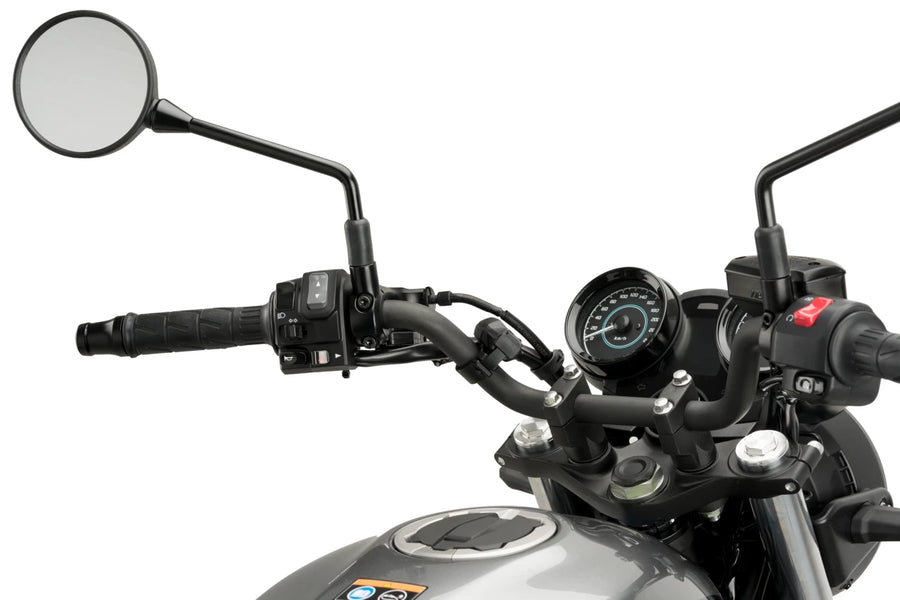 KTM RC 390 [2025] – nabíjecí zásuvka – černá
