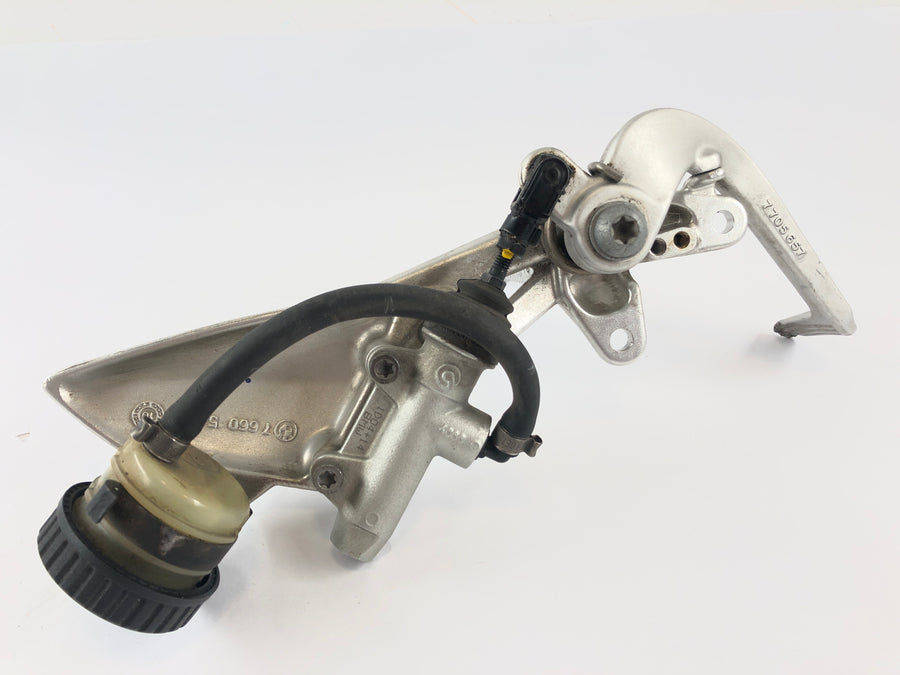 BMW K 1300 R [2010] - PRÁCE PRÁCE PRÁCE PRÁCE PRÁCE S BRAKEM A BRZDOVÝ PEDAL