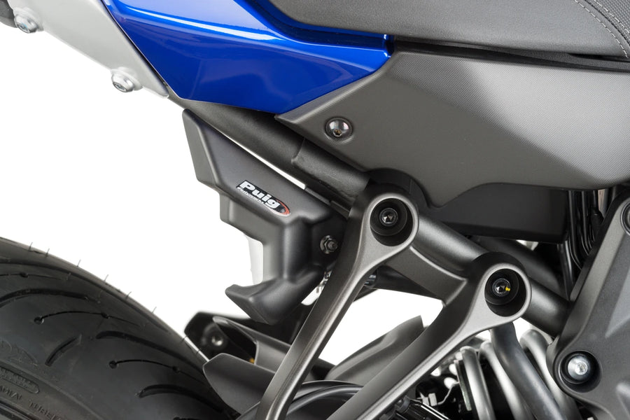 YAMAHA TRACER 7 GT [2025] – Kryt nádržky zadní brzdy – Karbonový vzhled