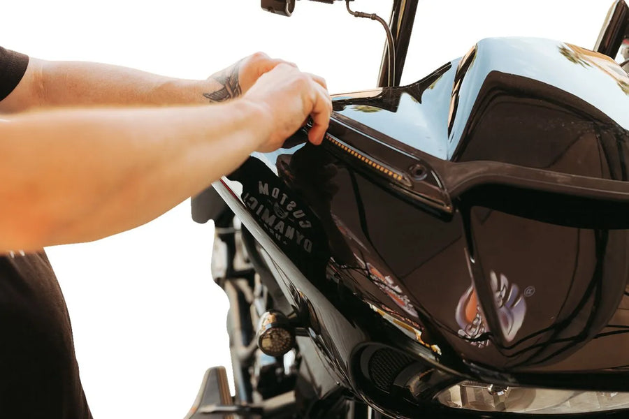 harley-davidson silniční klouzání [VLASTNÍ DYNAMIKA] - pásek čelního skla Genesis® 4 Dynamic LED Road Glide®