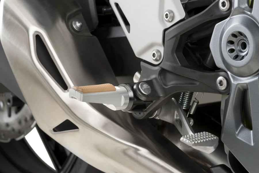KTM RC 390 [2025] – Vintage stupačky – stříbrné