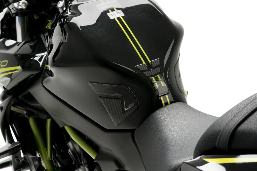 KAWASAKI Z 650 [2025] – Specifická ochrana nádrže – Karbonový vzhled
