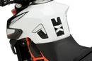 KTM 1290 SUPERDUKE R EVO [2023] – Specifická ochrana nádrže – karbonový vzhled-1