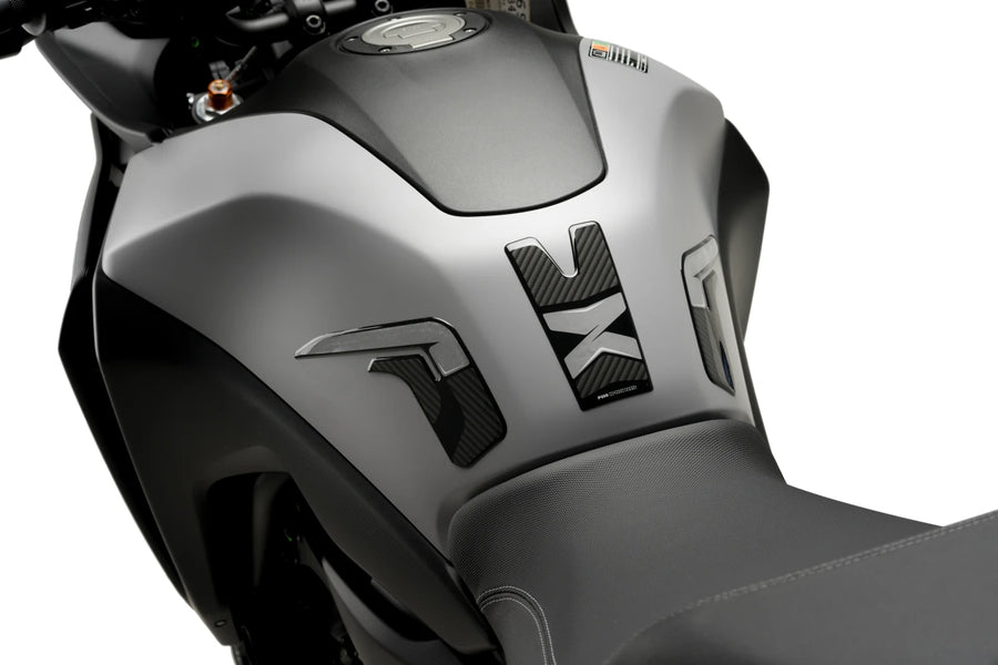 YAMAHA TRACER 7 GT [2024] – Specifická ochrana nádrže – Karbonový vzhled