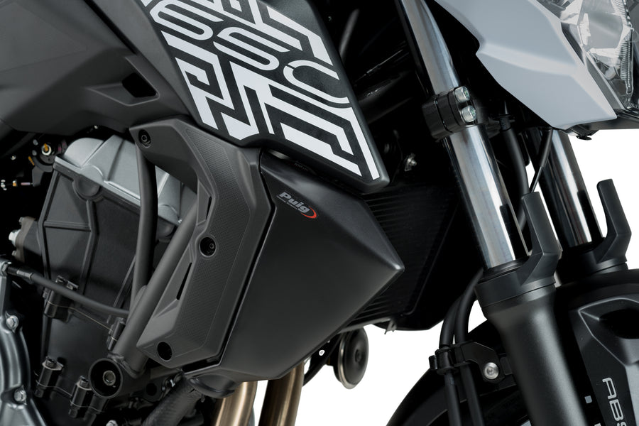 KAWASAKI Z 650 [2019] – víčko chladiče – karbonový vzhled