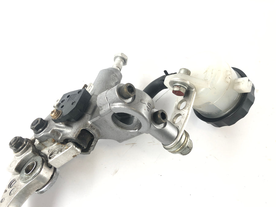 Ducati 900 SS [1992] - brzdové čerpadlo u předního brzdového čerpadla s brzdovou pákou