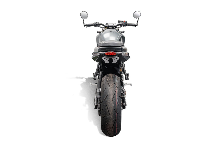 Suzuki GSX-8TT [ab 2025] - Kennzeichenhalter mit roter LED-Kennzeichen- und Bremsleuchte