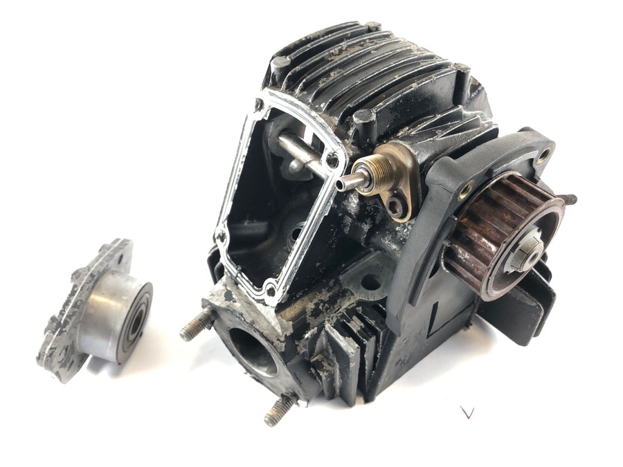 Ducati 900 SS [1993] - hlava válce vpředu s vačkovým hřídelem