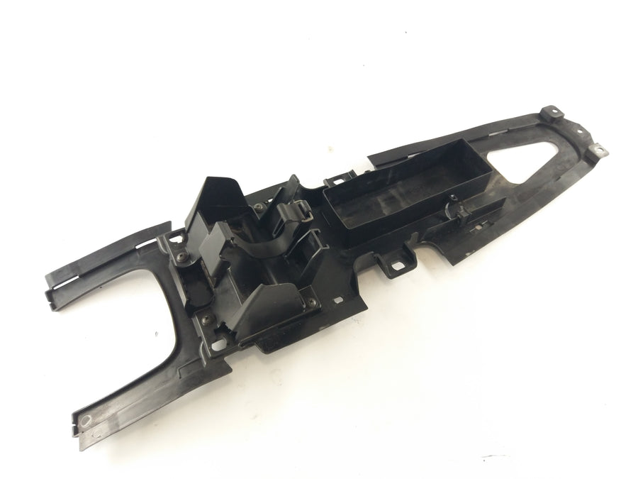 Yamaha YZF 125 RE06 [2011] - Baterie pro napětí na zadní straně stříkaného