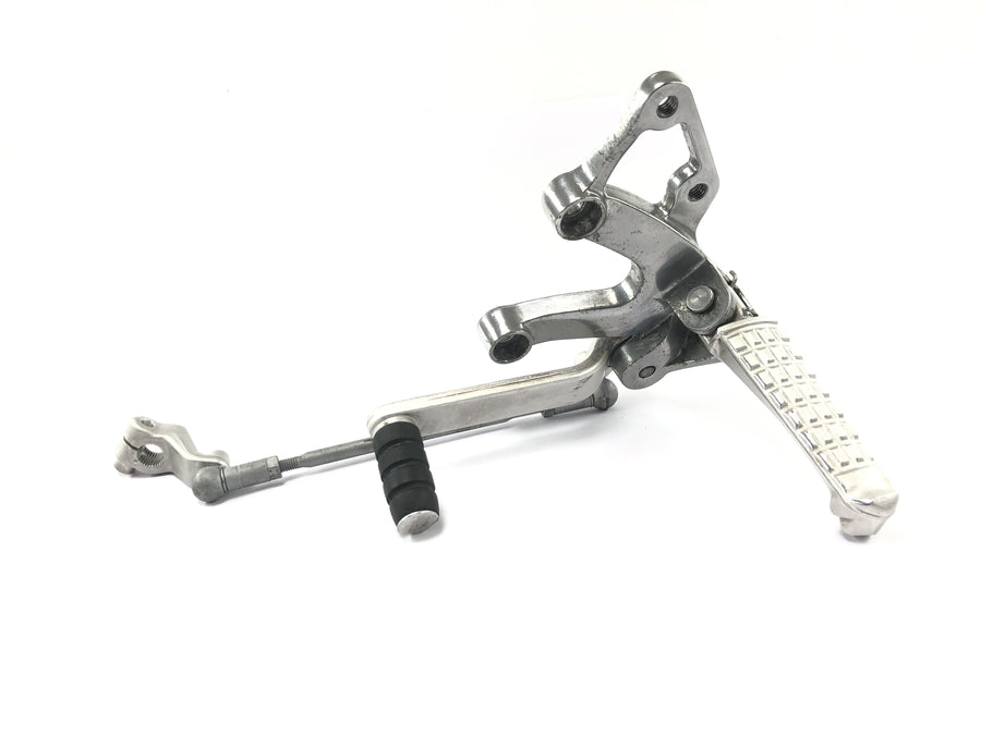 Triumph Daytona 955i 595N [2006] - Fußrastenanlage Fahrer links Schalthebel Schaltpedal