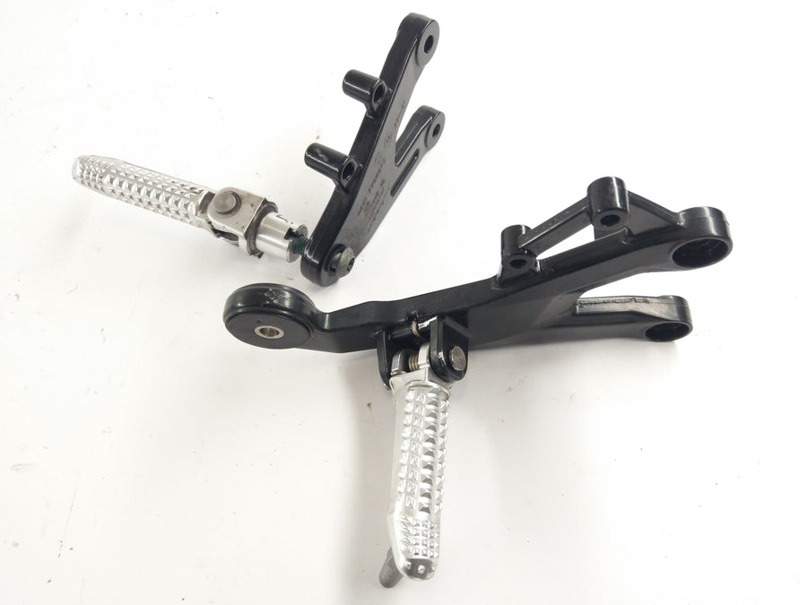 BMW S 1000 RR K10 [2010] - Footrest Footrest's Footrests s držitelem vlevo a vpravo