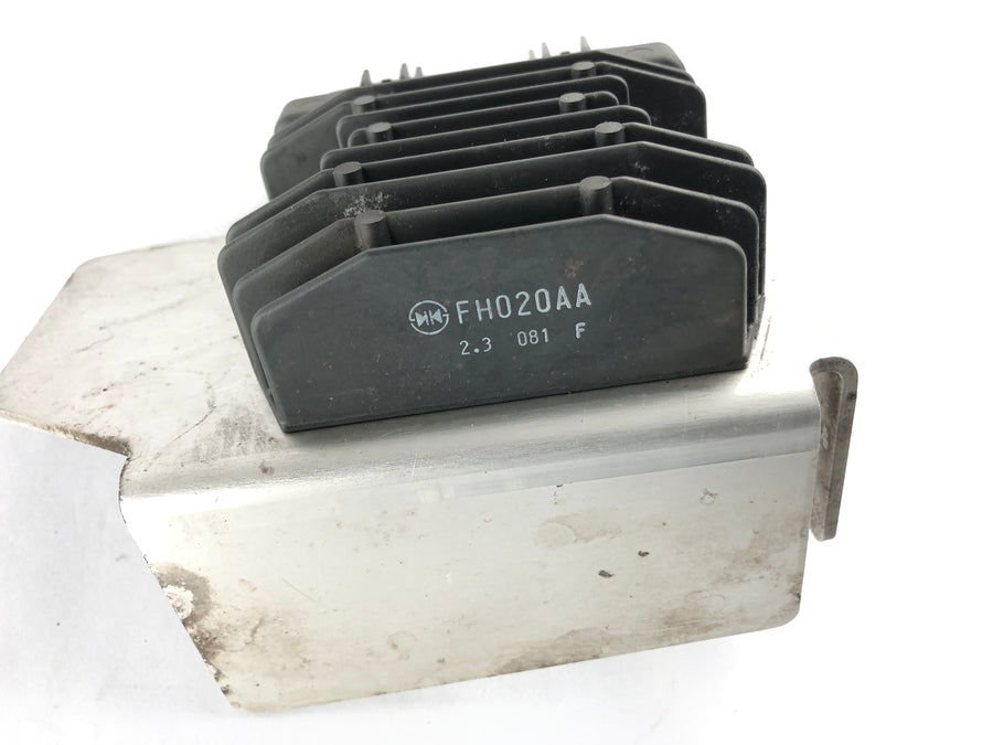 Yamaha XT 1200 z Super Tenere DP01 [2012] - Regulátor