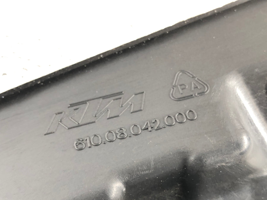 KTM 990 SuperDuke LC8 EFI [2008] - Zadní opláštění vpravo