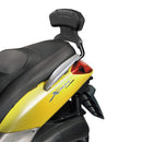 Yamaha X-MAX 125-250 [GIVI] - Sestava opěradla spolujezdce neumožňuje připevnění nosiče a pouzdra