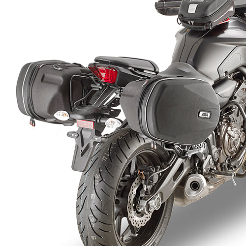 Yamaha MT 07 [GIVI] - Distanční vložka pro sedlové brašny EASYLOCK nebo brašny je možné