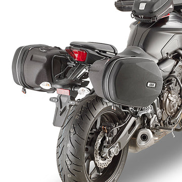 Yamaha MT 07 [GIVI] - Distanční vložka pro sedlové brašny EASYLOCK nebo brašny je možné
