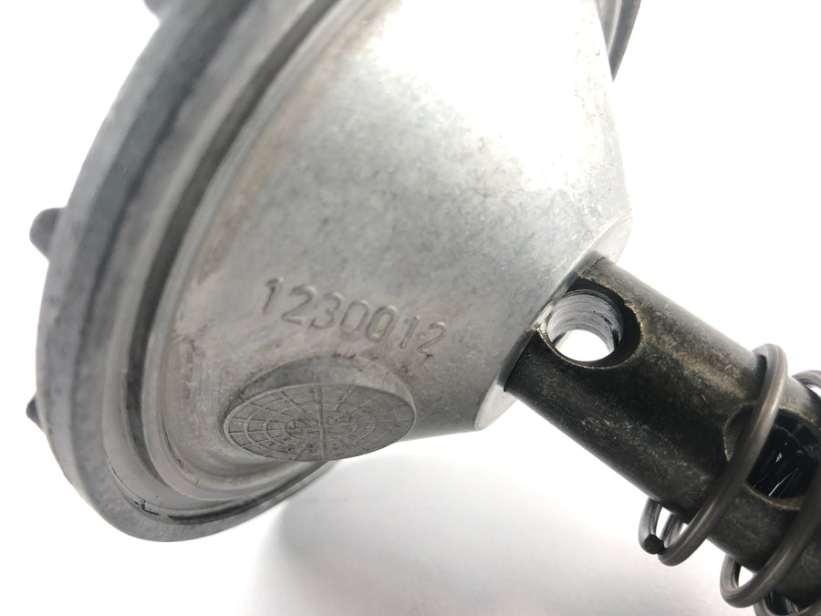 Triumph Daytona 1200 T300D [1995] - Olejový filtr zaznamenává víko olejového filtru